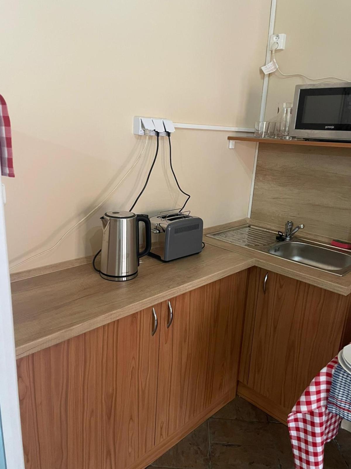 Penzion Duna & Solna Jaskyna Komárno Exteriör bild